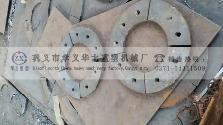 展现给大家粉碎机的边衬板图样